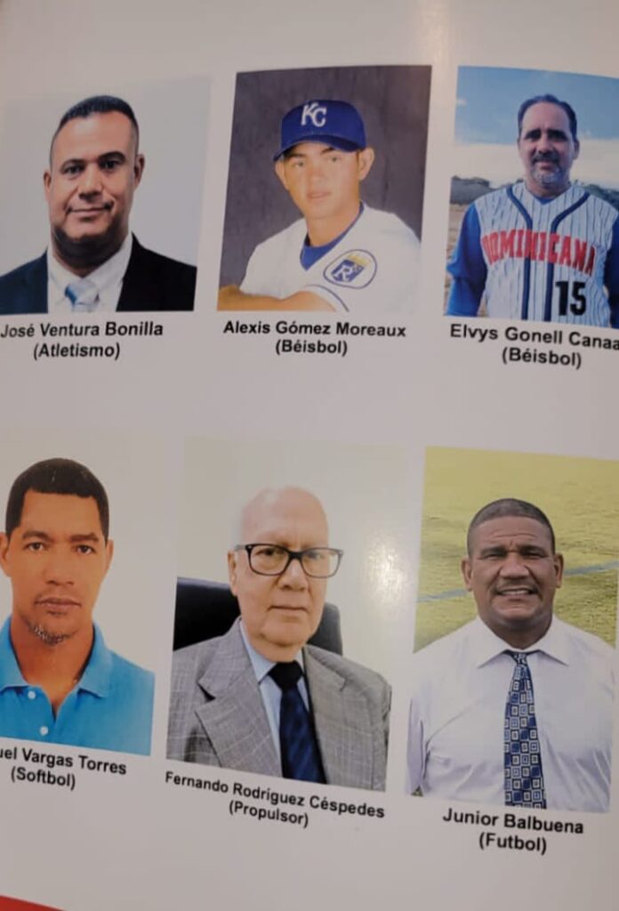 En Galería de la Fama del Deporte: Jorge Ferreira, entona con el saxofón »Leña» ante Chilote Llenas En Galería de la Fama del Deporte: Jorge Ferreira, entona con el saxofón »Leña» ante Chilote Llenas