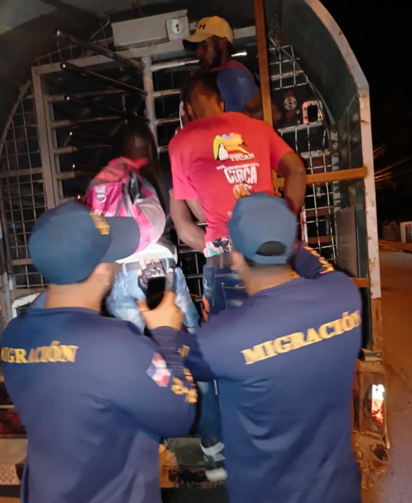 Operativo migratorio en Santiago Rodríguez deja 102 haitianos indocumentados detenidos Operativo migratorio en Santiago Rodríguez deja 102 haitianos indocumentados detenidos