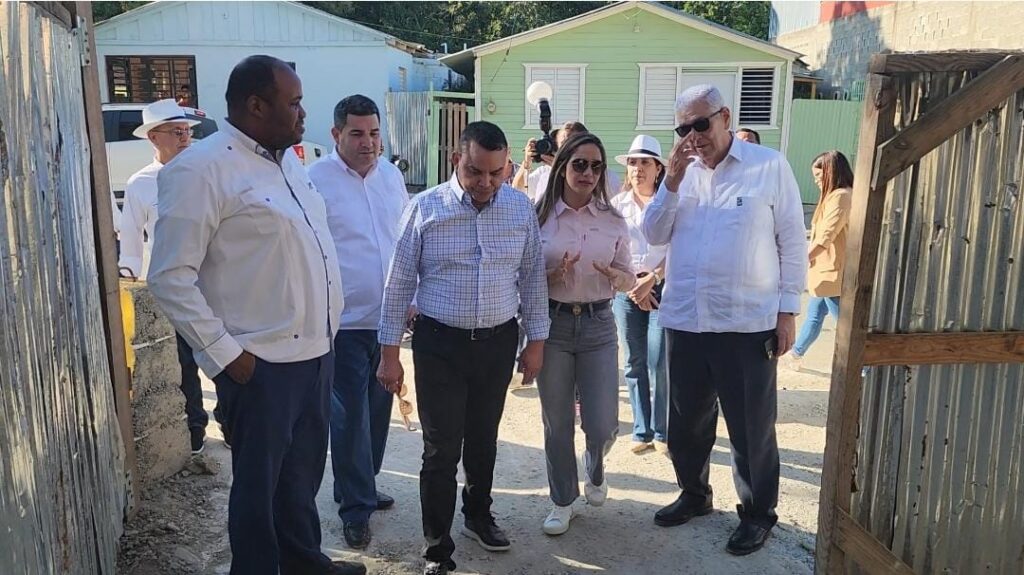 Director del SNS supervisa avances de importantes obras de salud en Valverde Director del SNS supervisa avances de importantes obras de salud en Valverde