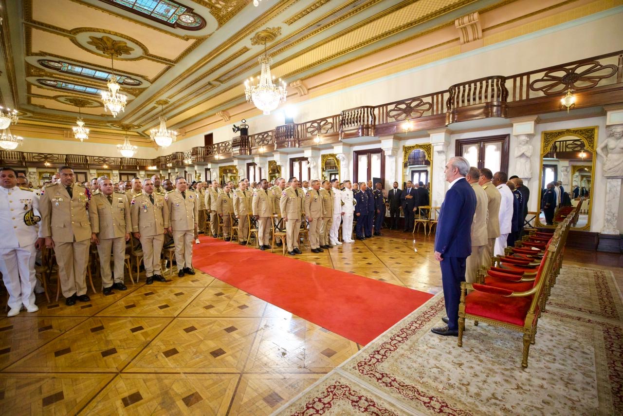 Abinader-reafirma-orgullo-por-las-Fuerzas-Armadas-y-la-Policia-y-destaca-a-RD-como-faro-de-paz-en-la-region-2