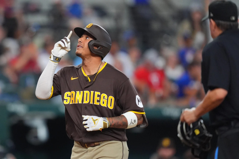 Manny Machado da su vuelacercas 20 en revés de los Padres ante los Bravos Manny Machado da su vuelacercas 20 en revés de los Padres ante los Bravos