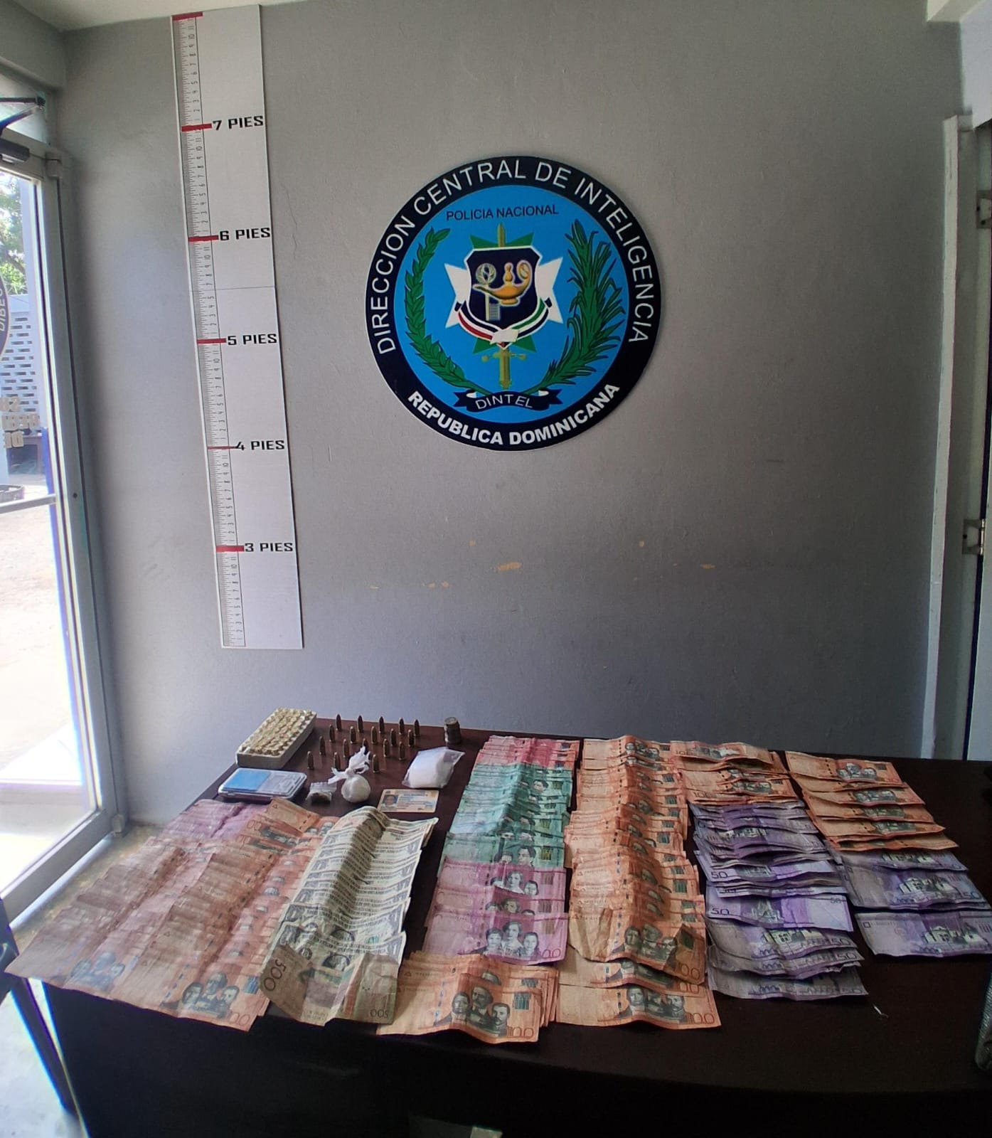 Policía Nacional ocupa presuntas drogas, municiones y dinero durante operativo contra el microtráfico en Esperanza