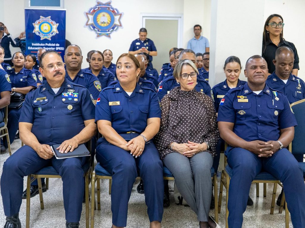 Policía Nacional fortalecen conocimientos sobre el nuevo Código Penal en el IPES. Policía Nacional fortalecen conocimientos sobre el nuevo Código Penal en el IPES.