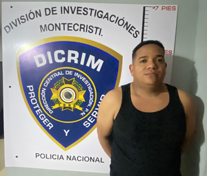 Policía recibe en AILA a hombre requerido por presunta tentativa de homicidio