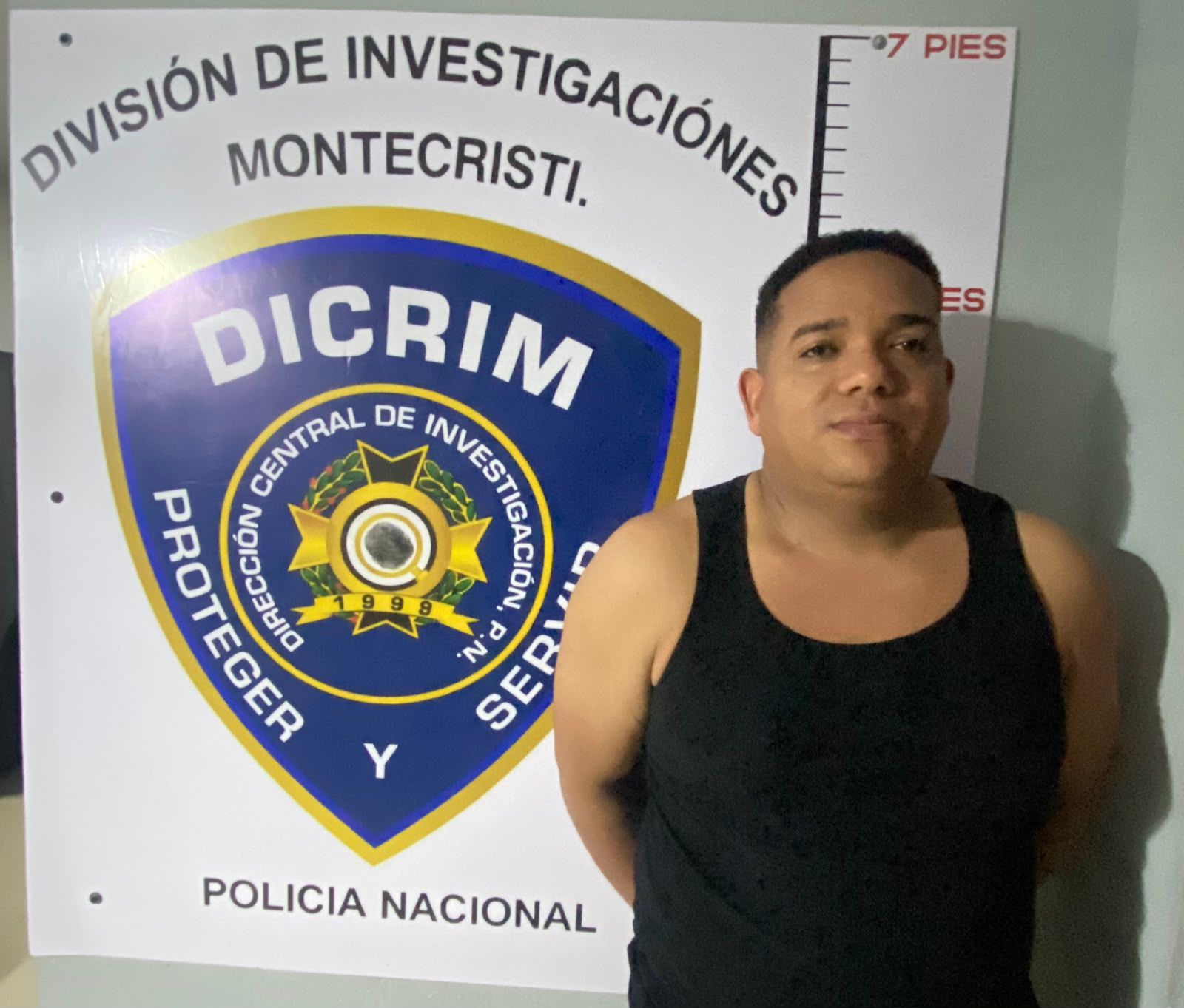 Policía recibe en AILA a hombre requerido por presunta tentativa de homicidio