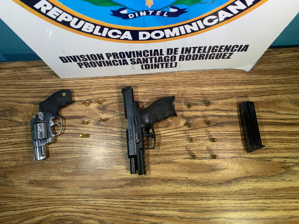 Policía ocupa dos armas de fuego sin documentación durante operativo focalizado en Monción Policía ocupa dos armas de fuego sin documentación durante operativo focalizado en Monción